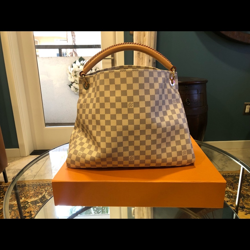 SOLD!!!!!!!!!!100% Authentic Louis Vuitton Artsy